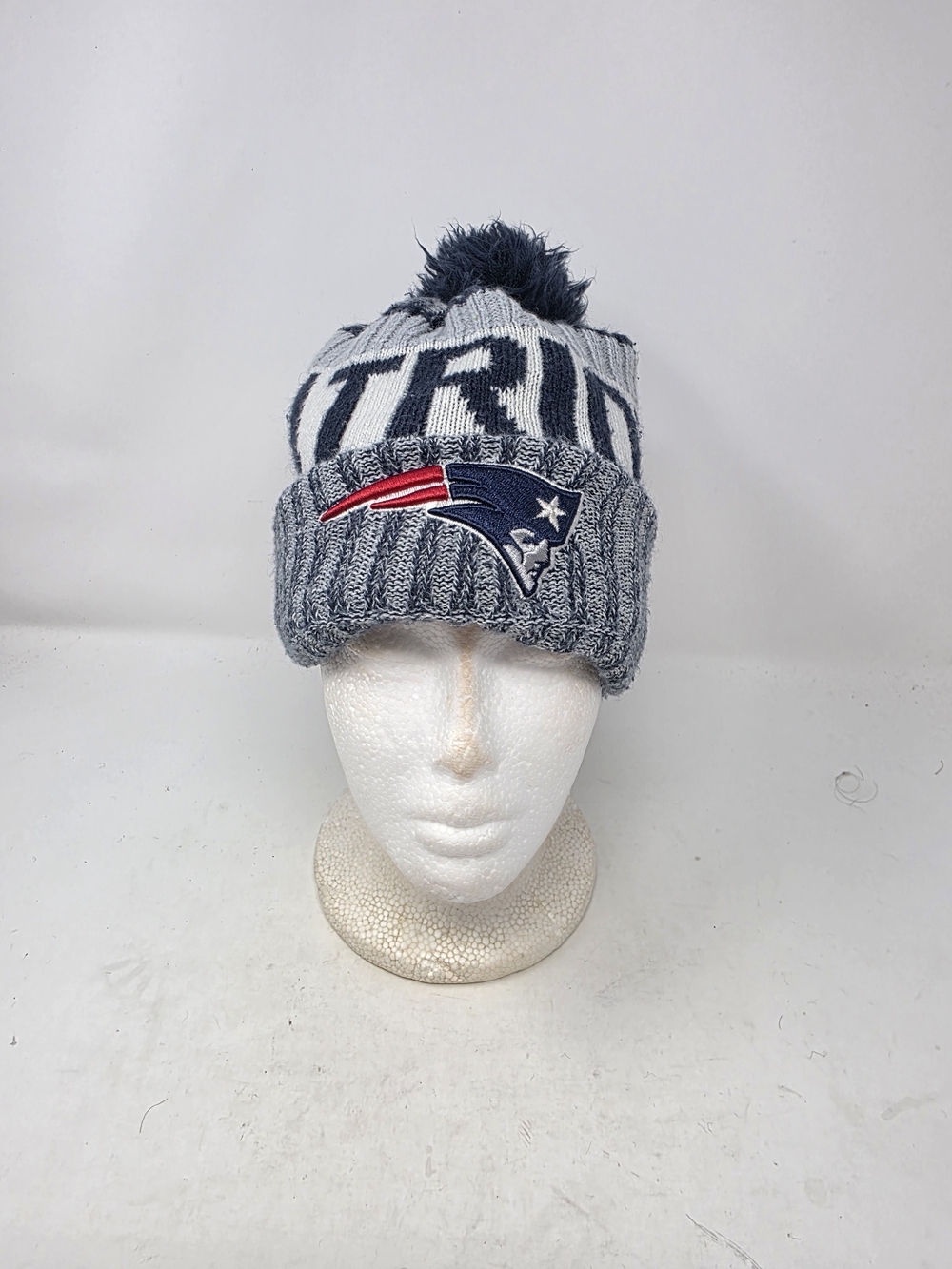 New Era New England Patriots Knit Pom Beanie Hat Fleece Lined NFL Sideline OSFM